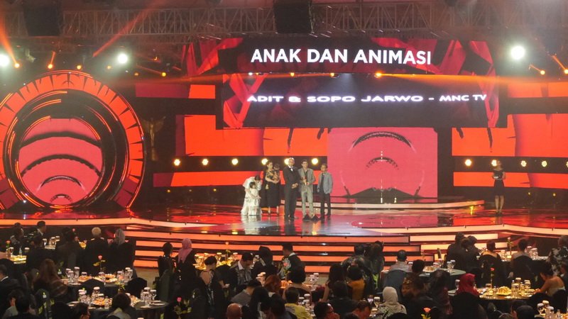 PGA 2017: Tim Adit Sopo Jarwo Persembahkan Penghargaan untuk Anak Indonesia : Okezone Celebrity